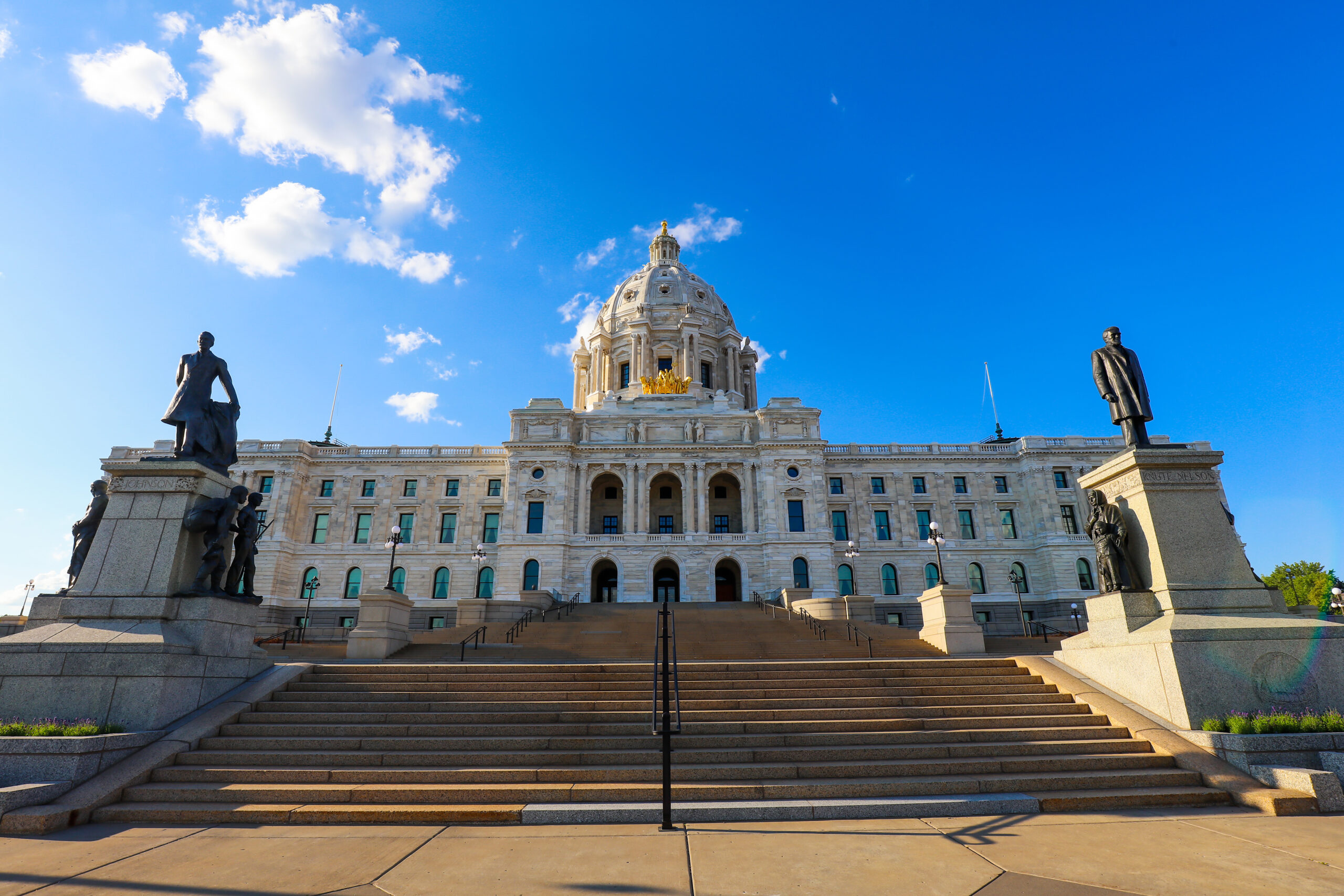 Photo of the Minnesota Capitol building exterior.